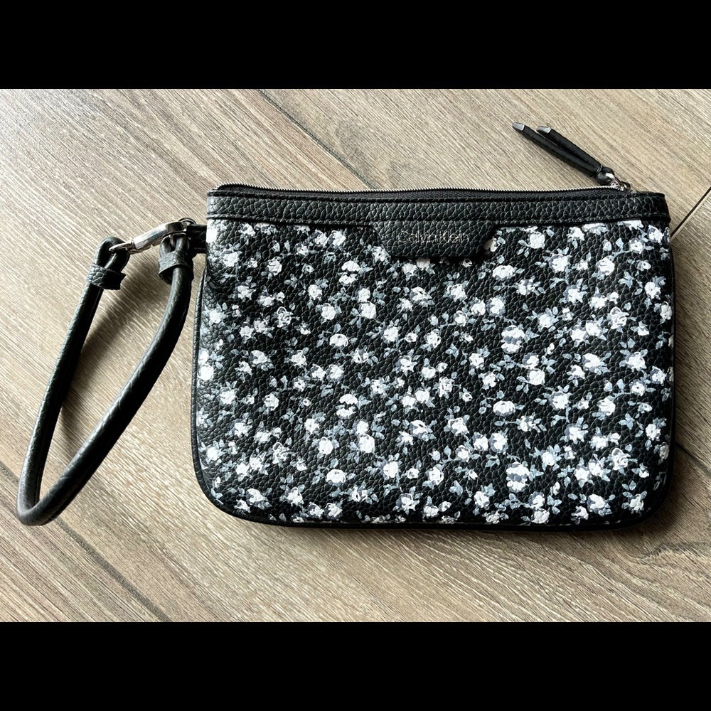 CALVIN KLEIN | Floral Wristlet